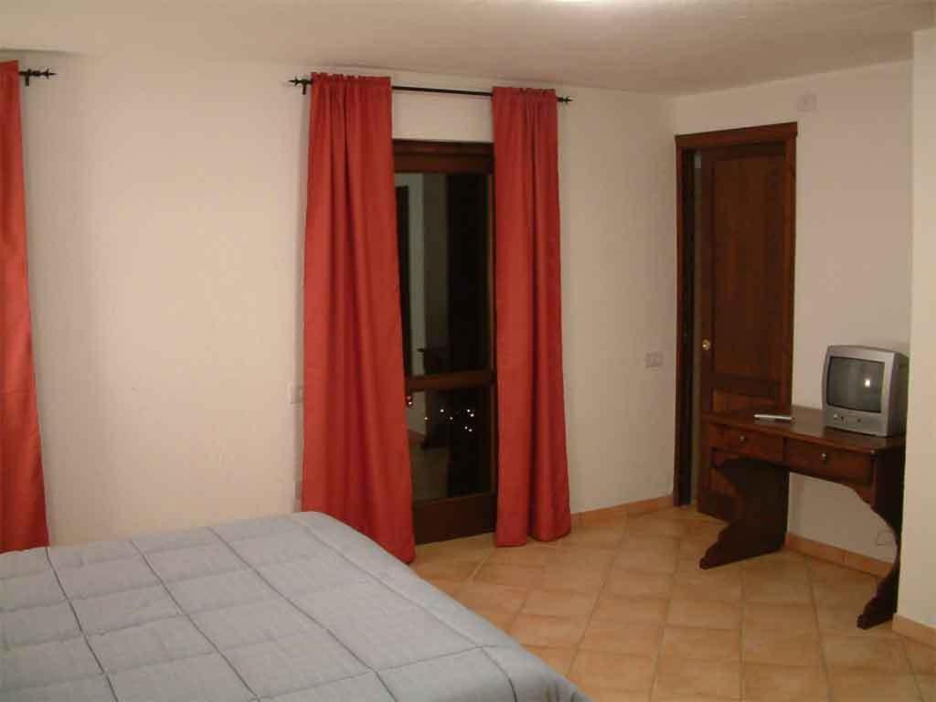 Agriturismo Les Hiboux Brusson Bagian luar foto