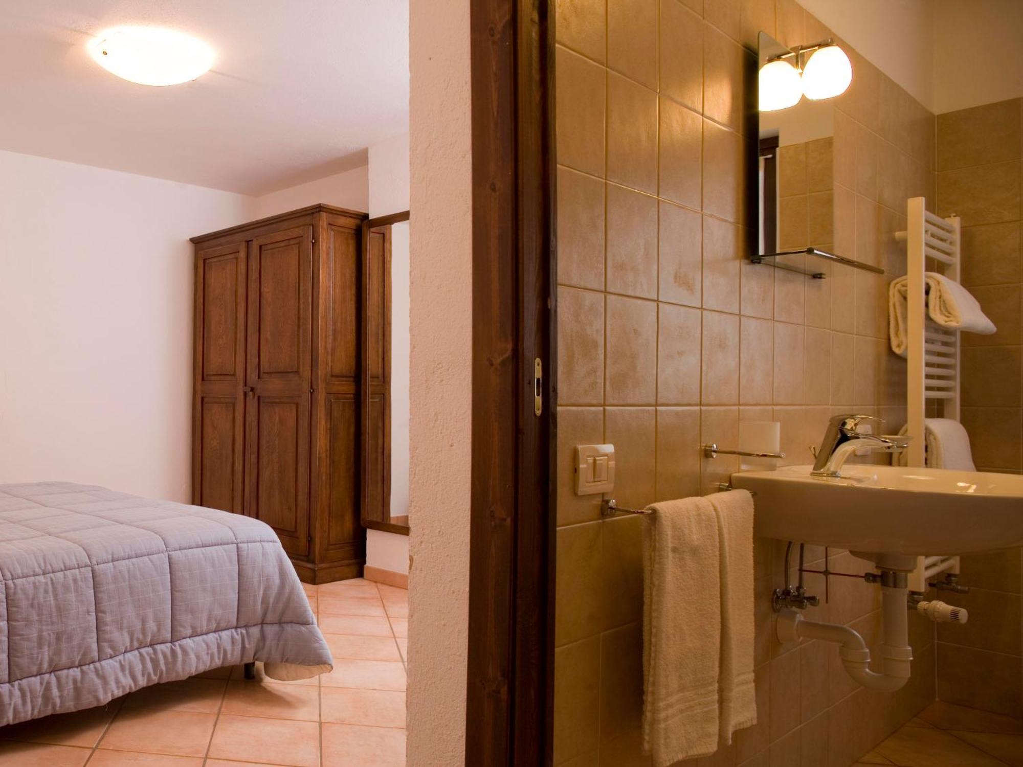 Agriturismo Les Hiboux Brusson Bagian luar foto