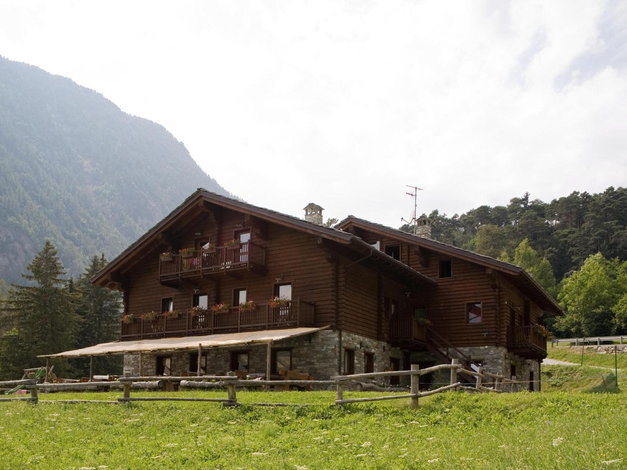 Agriturismo Les Hiboux Brusson Bagian luar foto