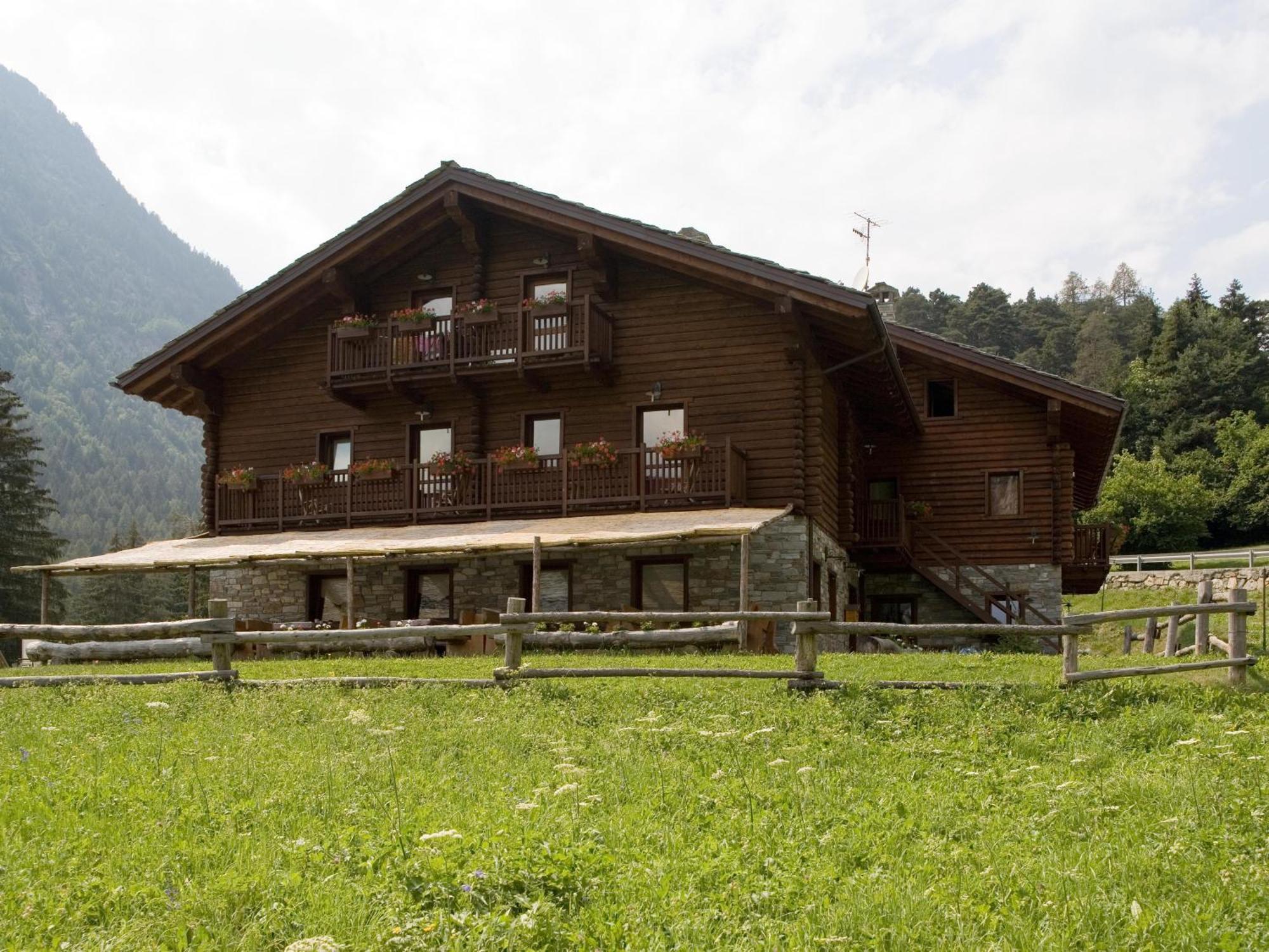 Agriturismo Les Hiboux Brusson Bagian luar foto